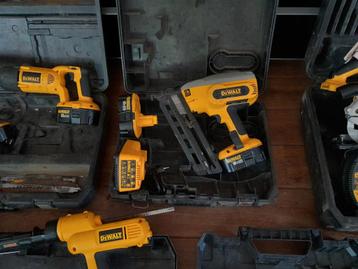 DeWalt Tacker - 18V Spijkerpistool 2x Accu +Lader beschikbaar voor biedingen