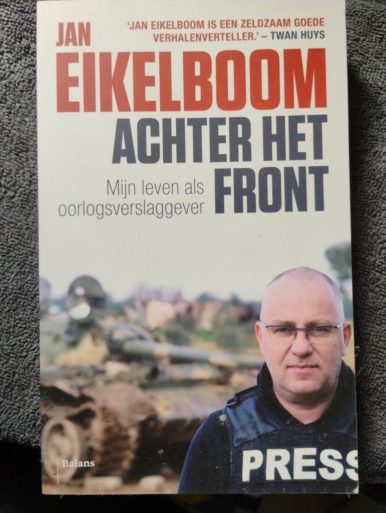 Jan Eikelboom - Achter het Front:, Boeken, Biografieën, Zo goed als nieuw, Politiek, Ophalen of Verzenden