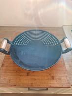 Gietijzeren wok met rek en houten handgrepen, Gietijzer, Ophalen of Verzenden, Zo goed als nieuw, Keramische plaat