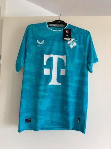 Duo 3e uitshirts seizoen 23/24 sponsorwissel FC Utrecht beschikbaar voor biedingen