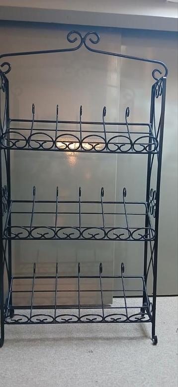 Metalen sierlijk wijnrek met 3 etages beschikbaar voor biedingen