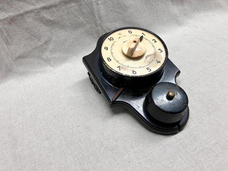 Junghans bakeliet kookwekker met externe slagbel 1930–1945, Antiek en Kunst, Antiek | Klokken, Verzenden