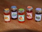 Glazen potjes met jam en op foto 3 potjes honing., Verzamelen, Poppenhuizen en Toebehoren, Nieuw, Ophalen of Verzenden, Gebruiksvoorwerp