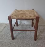 Vintage houten krukje bijzettafeltje papercord zitting, Ophalen of Verzenden, Hout