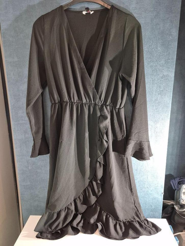 mooie zwarte jurk, maat L*41*, Kleding | Dames, Jurken, Zo goed als nieuw, Maat 38/40 (M), Zwart, Onder de knie, Ophalen of Verzenden