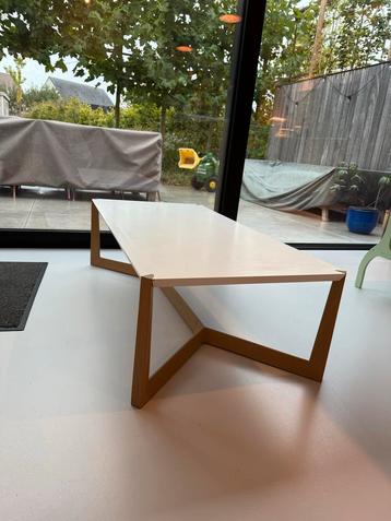 Stijlvolle Salontafel beschikbaar voor biedingen