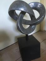 Mooie sculptuur De Oneindige Knoop, Ophalen of Verzenden, Zo goed als nieuw