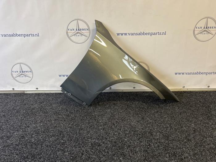 Scherm rechts-voor van een Mercedes C-Klasse (7992), Auto-onderdelen, Carrosserie en Plaatwerk, Mercedes-Benz, Gebruikt, 3 maanden garantie