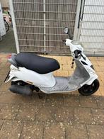 Zip scooter wit, Fietsen en Brommers, Scooters | Piaggio, Gebruikt, Maximaal 45 km/u, Zip, Ophalen of Verzenden