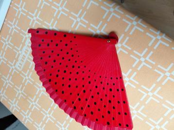 Spaanse waaiers en spaanse sieraden beschikbaar voor biedingen