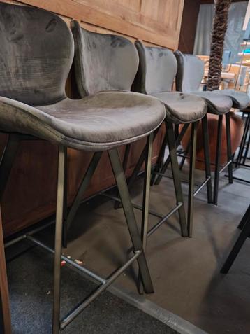 Set van 4 antraciet grijze velvet barstoelen (outlet) beschikbaar voor biedingen