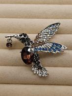 Antiek stijl broche met vogel.