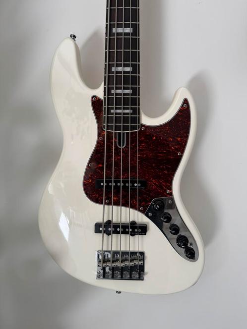 Sire Marcus Miller V5 5-snarig Antique White, Muziek en Instrumenten, Snaarinstrumenten | Gitaren | Bas, Zo goed als nieuw, Elektrisch
