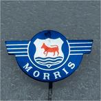 SP0833 Speldje Morris, Verzamelen, Speldjes, Pins en Buttons, Ophalen of Verzenden, Gebruikt, Overige onderwerpen