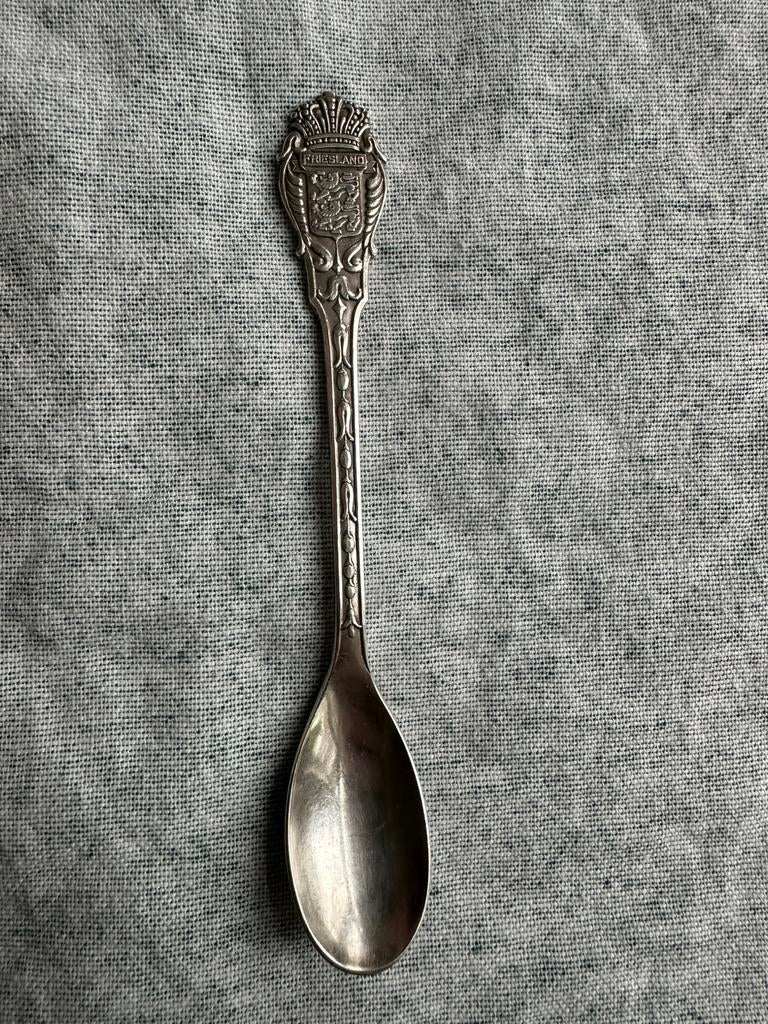 Verzilverd lepeltje van Provincie Friesland, Antiek en Kunst, Antiek | Bestek, Ophalen of Verzenden