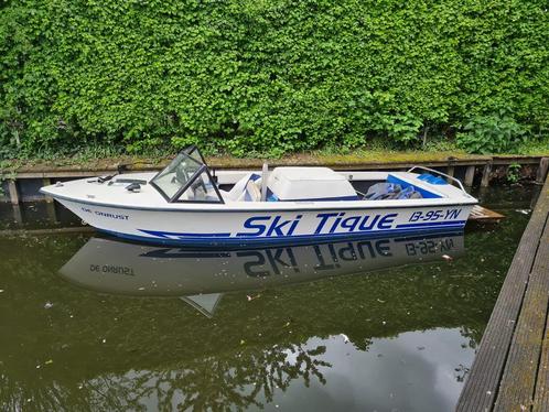 Ski Tique, ski/wakeboard boot, Watersport en Boten, Speedboten, Gebruikt, 3 tot 6 meter, Benzine, 200 pk of meer, Polyester, Binnenboordmotor