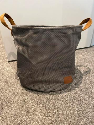 2 manden beschikbaar voor biedingen