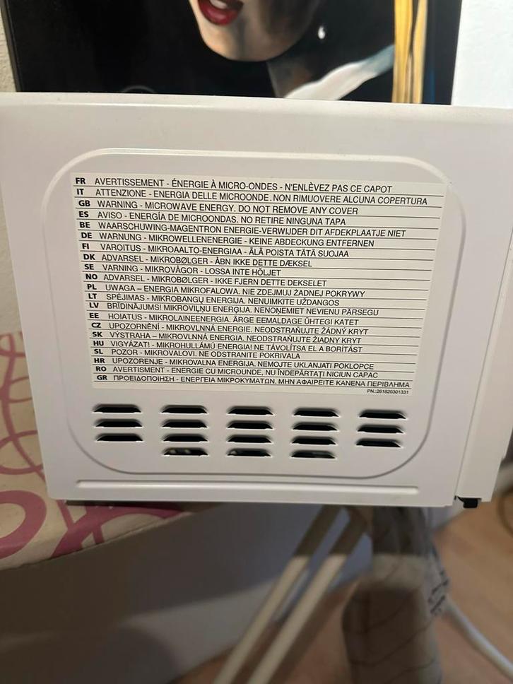 Sharp Magnetron - Eenvoudig in gebruik!, Witgoed en Apparatuur, Magnetrons, Gebruikt, Vrijstaand, Magnetron, 45 tot 60 cm, Draaiplateau