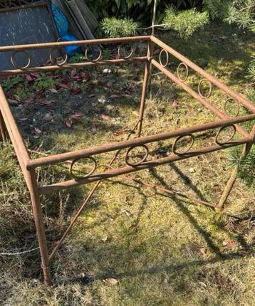 Brocante tafelonderstellen tuintafels beschikbaar voor biedingen