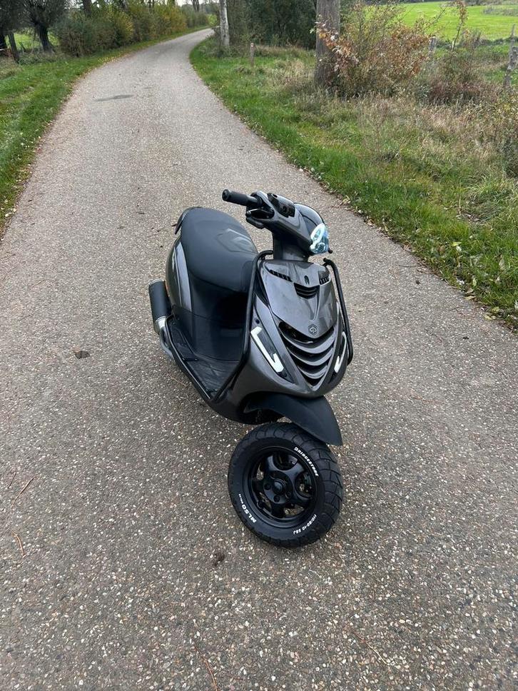 Piaggio zip 4takt 80cc Full Malossi, Fietsen en Brommers, Scooters | Piaggio, Zo goed als nieuw, Zip, Benzine, Ophalen