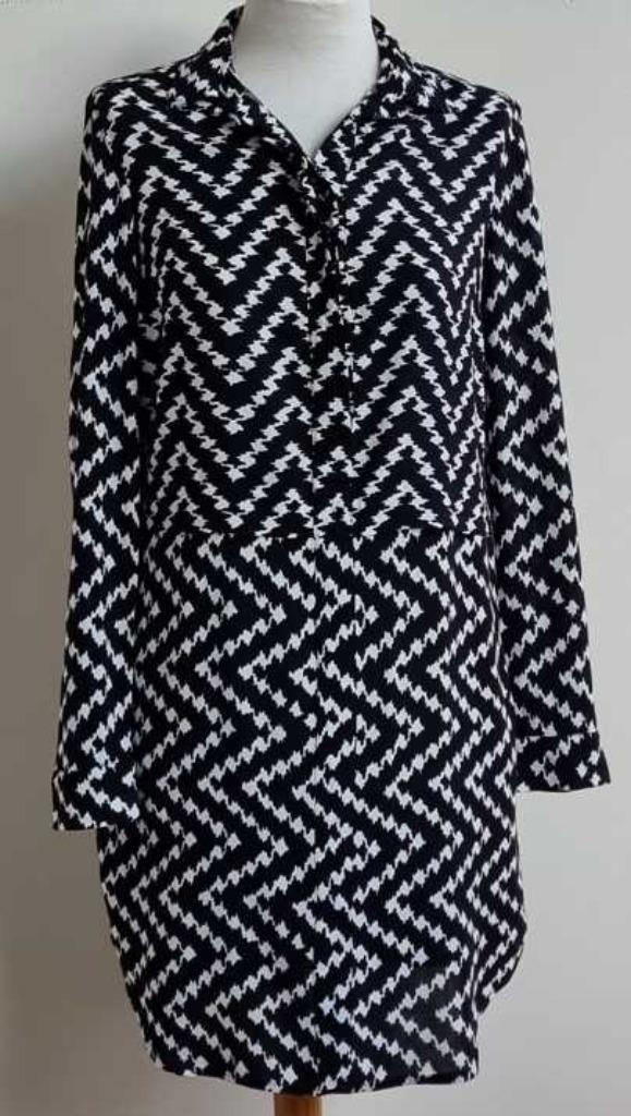 Warehouse soepelvallend zwart/wit jurkje mt. 34 (8), Kleding | Dames, Jurken, Zo goed als nieuw, Maat 34 (XS) of kleiner, Zwart