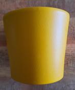 Twee stuks bloempotten oker geel / Roze. samen €5,00, Tuin en Terras, Bloempotten, Rond, Binnen, Ophalen of Verzenden, Zo goed als nieuw