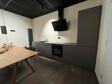 KVIK Showroom keuken - Bordo London Grey 364 cm lengte beschikbaar voor biedingen