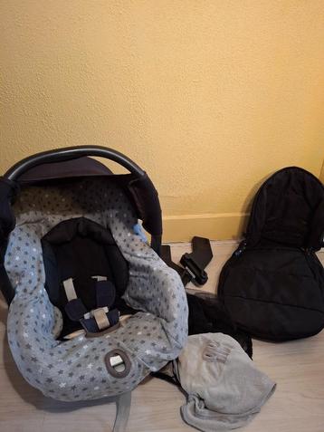 Maxi cosi compleet met accessoires beschikbaar voor biedingen
