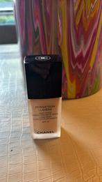 Chanel perfection lumiere Foundation nr 40 beige, Ophalen of Verzenden, Zo goed als nieuw, Beige, Gehele gezicht