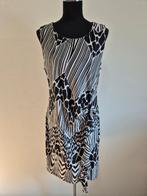 J344 - Zwart-witte Via Fillungo jurk valt als maat L (1), Ophalen of Verzenden, Zo goed als nieuw, Zwart, Boven de knie
