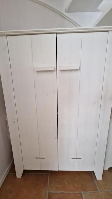 Eekhoorn bezaagd grenen kast wit