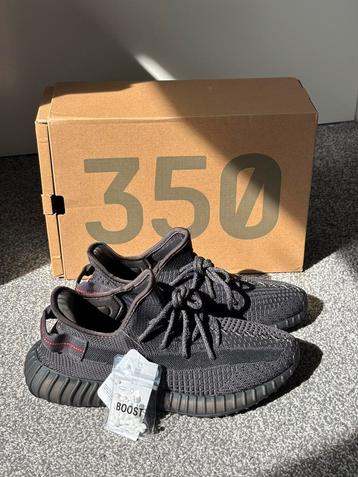 Yeezy 350 zwart beschikbaar voor biedingen
