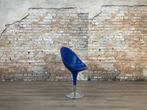 Magis Bombo blauw bij TheReSales, Huis en Inrichting, Barkrukken, 60 tot 90 cm, Ophalen of Verzenden, Zo goed als nieuw, In hoogte verstelbaar