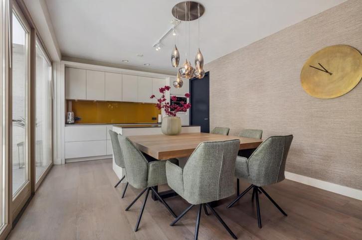 Massieve eiken eettafel met stalen kruispoot 155x155 cm, Huis en Inrichting, Tafels | Eettafels, Zo goed als nieuw, 50 tot 100 cm