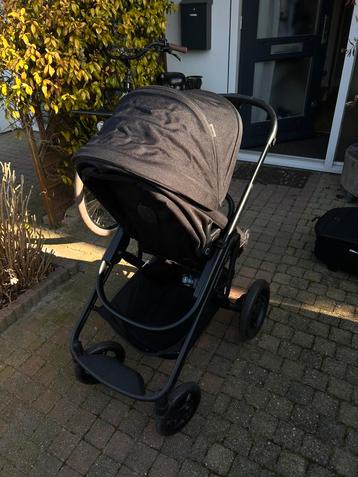 Maxi-Cosi (3) in 1 beschikbaar voor biedingen