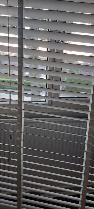 2x Witte Jaloezieën - 117 x 140 beschikbaar voor biedingen