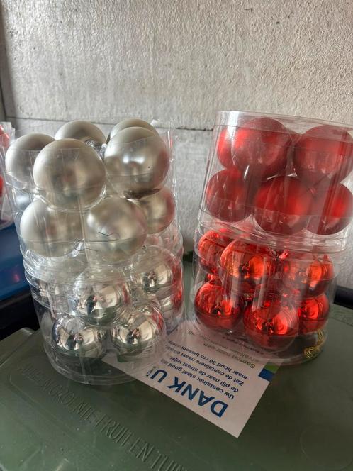 Glazen kerstballen rood zilver mat en glanzend 64 stuks, Diversen, Kerst, Zo goed als nieuw, Ophalen