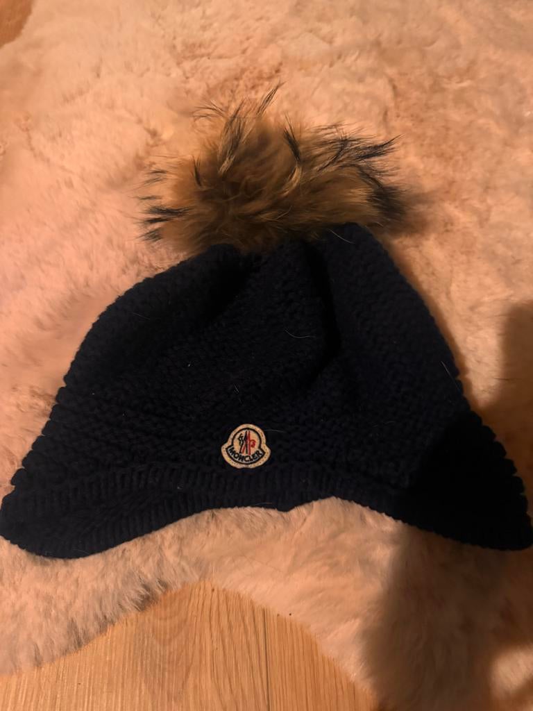 Moncler Muts met Pompon, Ophalen of Verzenden, Zo goed als nieuw, One size fits all, Pet