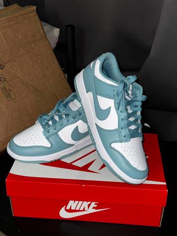 Nike dunk beschikbaar voor biedingen
