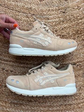 Beige Asics sneakers 38  beschikbaar voor biedingen