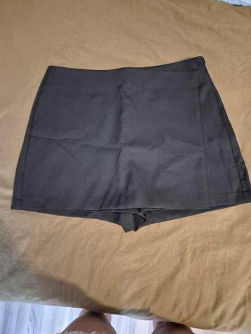 Zwarte skort NIEUW beschikbaar voor biedingen