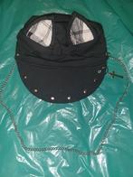 Zwarte pet met ketting en studs, Verzenden, Zo goed als nieuw, One size fits all, Pet