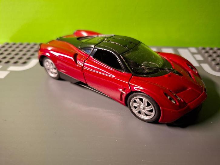 Welly - Pagani Huayra [rood] 1/38, Hobby en Vrije tijd, Modelauto's | Overige schalen, Zo goed als nieuw, Auto, Ophalen of Verzenden