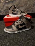 Nike Dunk High Moon Fossil - Maat 41 - ZGAN!, Kleding | Heren, Schoenen, Ophalen, Zo goed als nieuw, Bruin, Sneakers of Gympen
