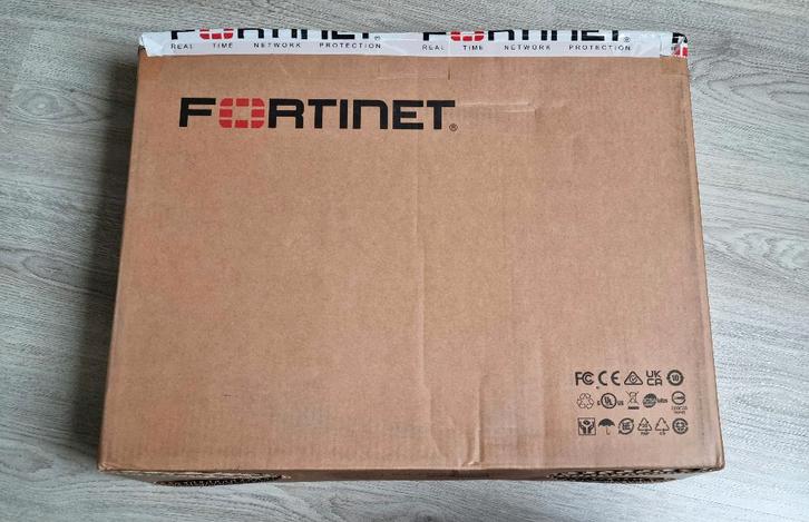 Fortinet pakket: FortiGate + 3x FortiSwitch, Computers en Software, Netwerk switches, Nieuw, Ophalen