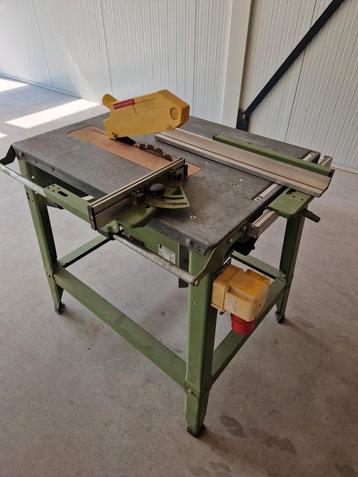 Goed werkende zaagtafel. beschikbaar voor biedingen