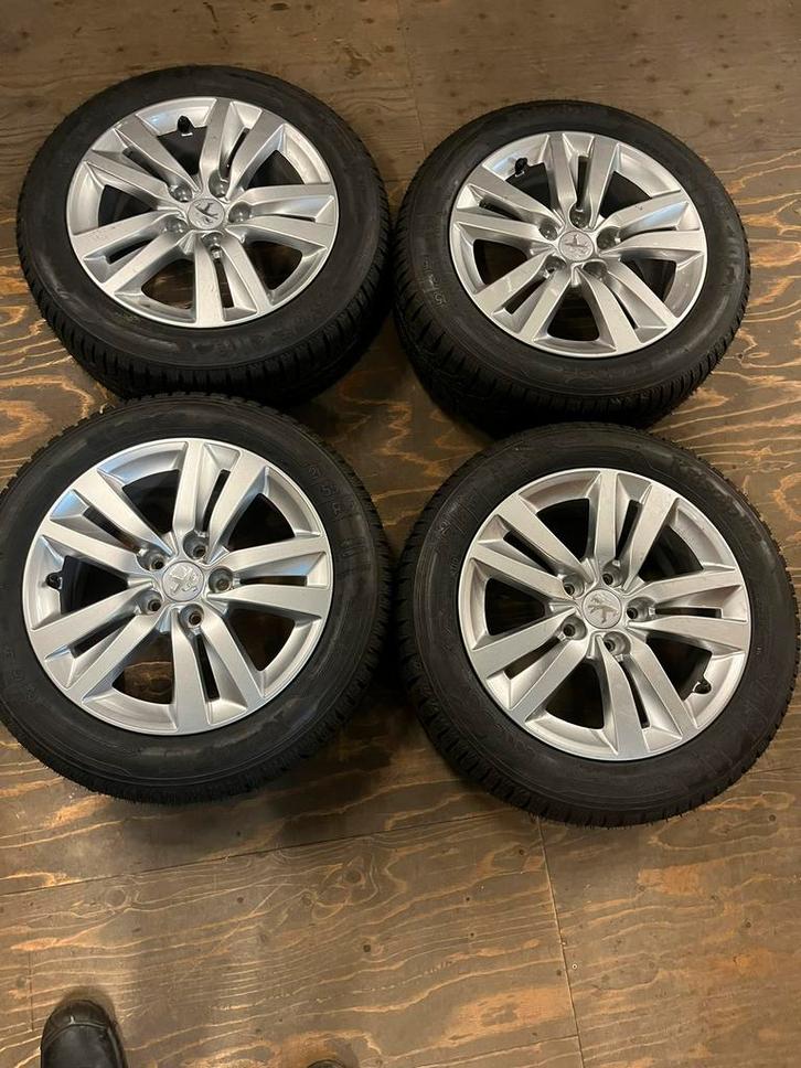 Nieuwe Peugeot 308 velgen met winterbanden, Auto-onderdelen, Banden en Velgen, Banden en Velgen, Winterbanden, 16 inch, 205 mm