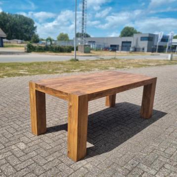 Massief eiken houten eettafel  beschikbaar voor biedingen