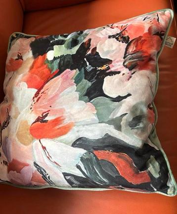Twee nieuwe kussens, Dutch Decor - anemoon beschikbaar voor biedingen