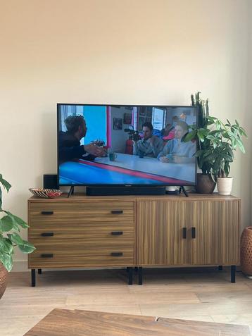 Tv meubel (2 losse delen) beschikbaar voor biedingen